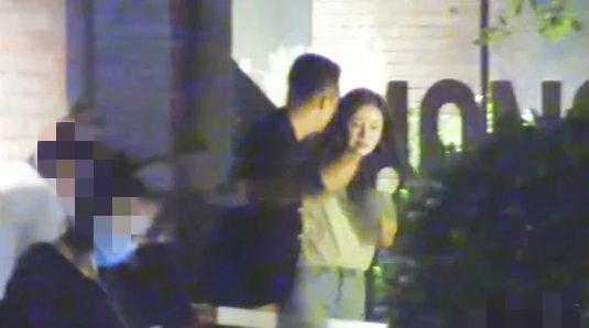 莫叔爆料阿七老婆视频,阿七老婆视频事件引发热议  第2张 莫叔爆料阿七老婆视频,阿七老婆视频事件引发热议  第2张