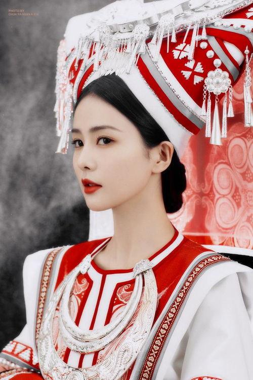 白鹿服装爆料最新视频,揭秘时尚潮流新趋势  第2张 白鹿服装爆料最新视频,揭秘时尚潮流新趋势  第2张